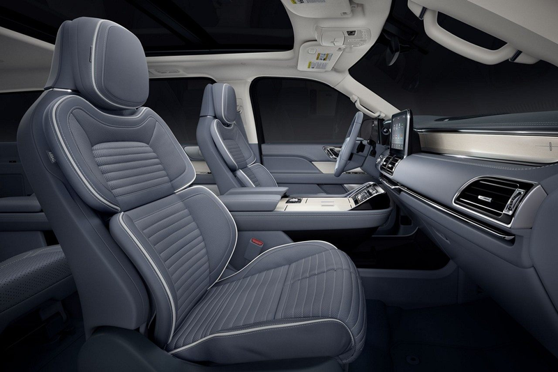 Illustration for article titled A loaded Lincoln Navigator tops 6 figures now